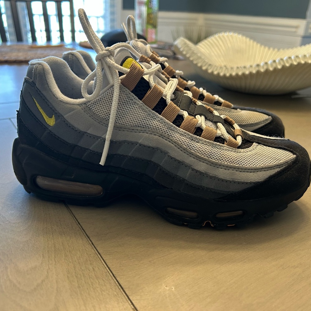 Nike Air Max 95 Gray and Black Sneakers